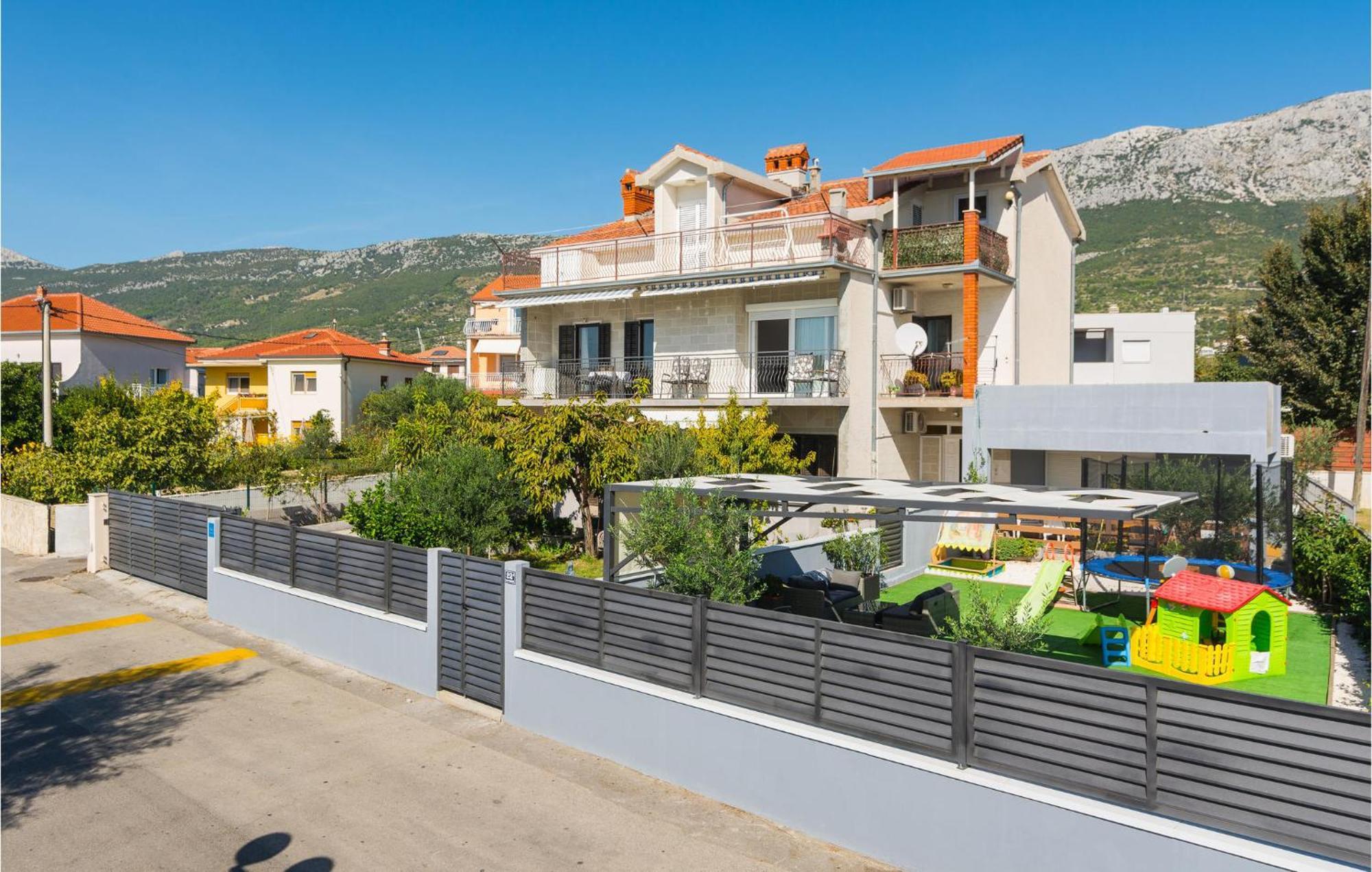 Stunning Apartment In Kastel Kambelovac Kastela Exterior photo